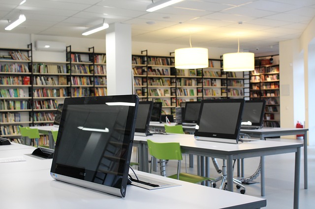 computer lab at VHS library 